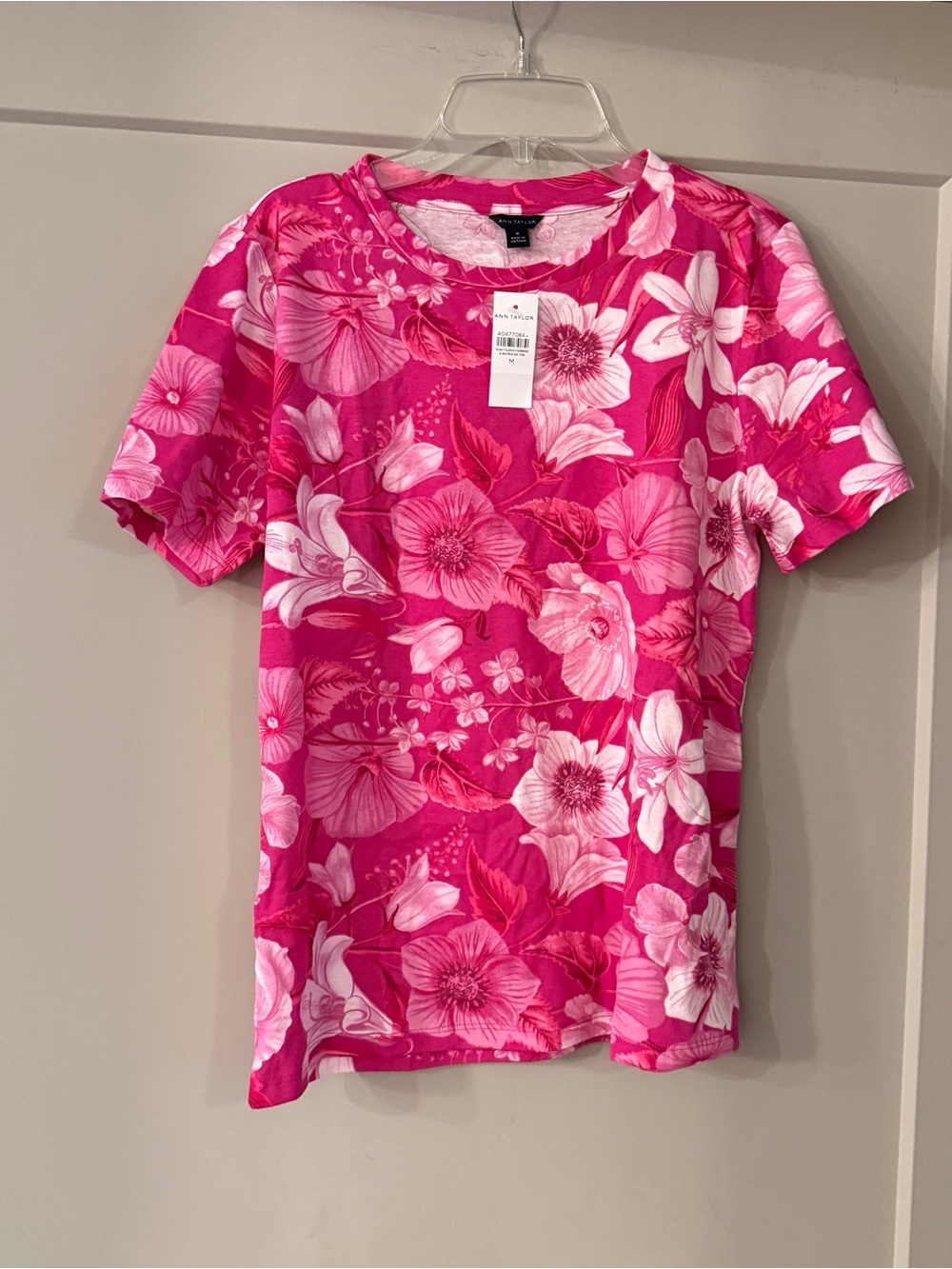 Ann Taylor floral t shirt NWT M